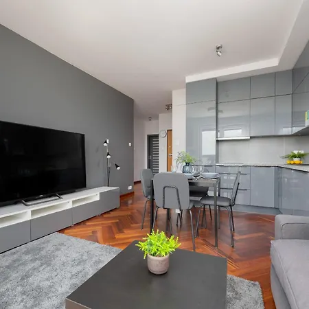 Nowoczesny Z Parkingiem Na Pradze Poludnie W Warszawie By Renters