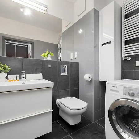 Nowoczesny Z Parkingiem Na Pradze Poludnie W Warszawie By Renters *