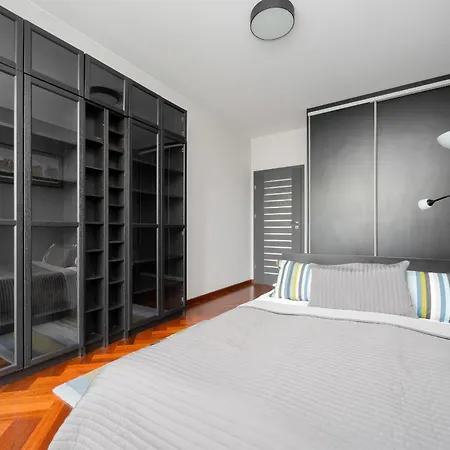 Nowoczesny Z Parkingiem Na Pradze Poludnie W Warszawie By Renters * Varsovie