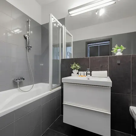 Lejlighed Nowoczesny Z Parkingiem Na Pradze Poludnie W Warszawie By Renters