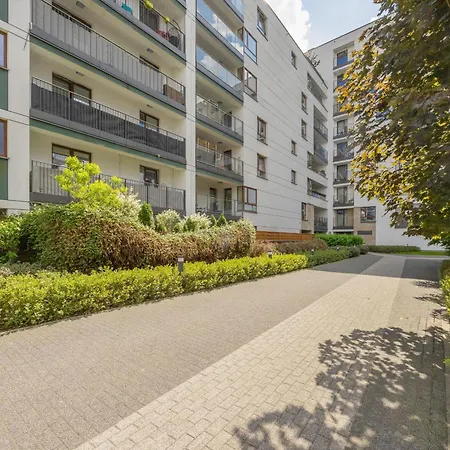 Nowoczesny Z Parkingiem Na Pradze Poludnie W Warszawie By Renters