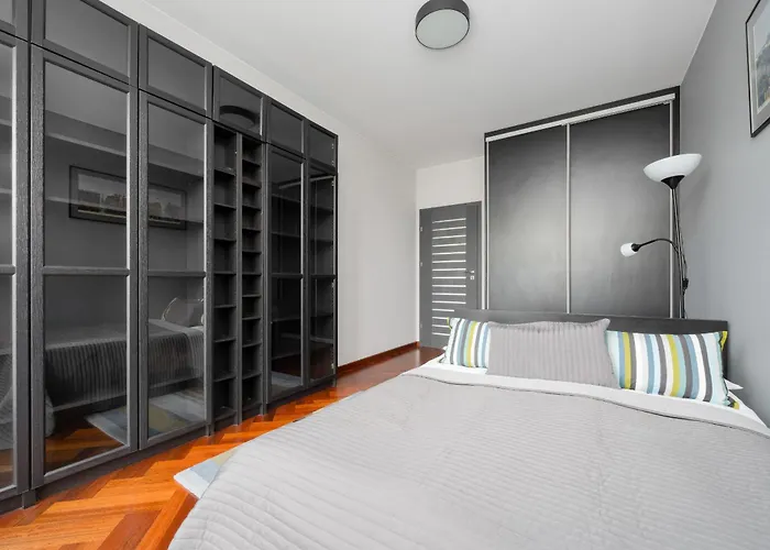 Nowoczesny Z Parkingiem Na Pradze Poludnie W Warszawie By Renters * Warsaw