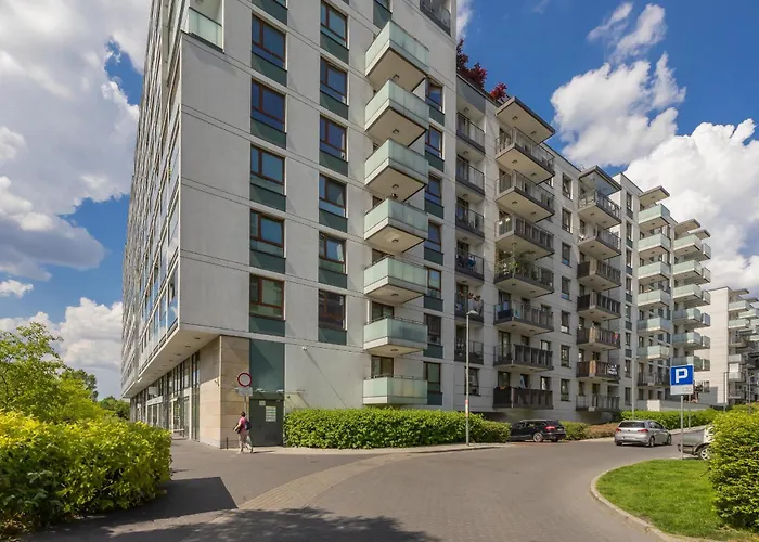 Nowoczesny Z Parkingiem Na Pradze Poludnie W Warszawie By Renters Warsaw